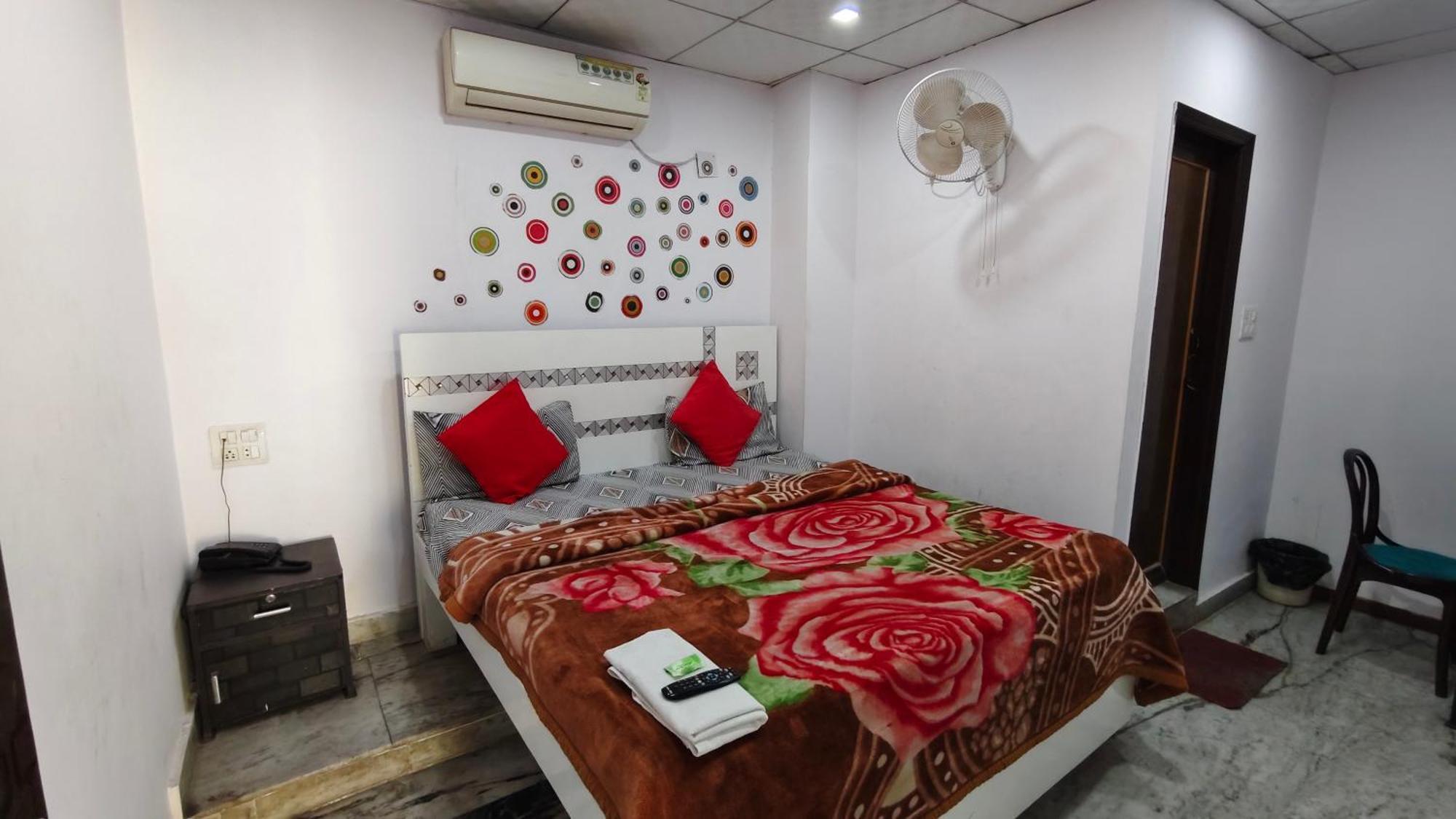 Rajdhani Guest House 法里达巴德 外观 照片