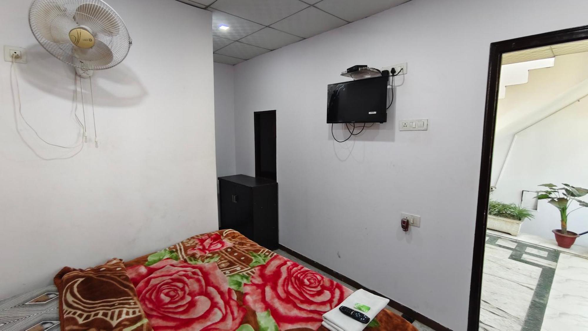 Rajdhani Guest House 法里达巴德 外观 照片