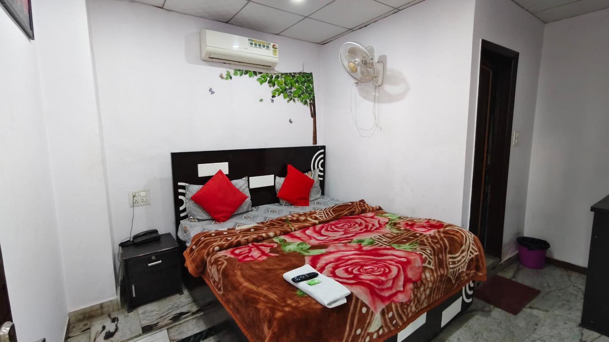 Rajdhani Guest House 法里达巴德 外观 照片